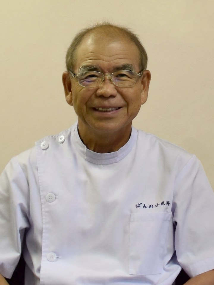白衣姿の院長 坂野信彦